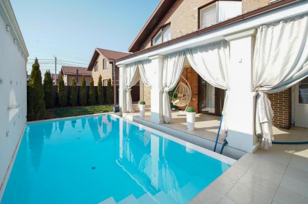 Шикарный дом с бассейном, баней и фонтаном в Краснодаре — фото 4